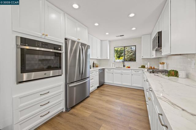 9822 Doyle Ct, Stockton CA: https://media.crmls.org/mediaz/f0a450f3-5611-4aa2-a9e2-8bcce178751d.jpg