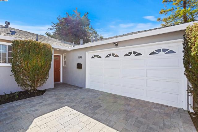 1692 Maryland St, Redwood City CA: https://media.crmls.org/mediaz/f0a47204-ab0f-44dc-ae2b-19a341a686de.jpg