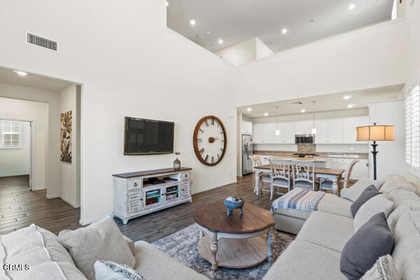 490 Jubilee Place, Santa Paula CA: https://media.crmls.org/mediaz/f0a4f994-a5e4-4c21-b166-0ecc5f0b1614.jpg