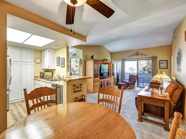 Detail Gallery Image 9 of 31 For 1091 Shadowridge Dr #114,  Vista,  CA 92081 - 2 Beds | 1 Baths