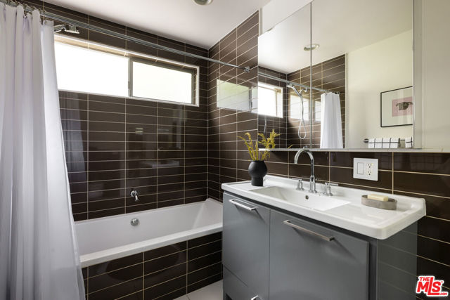 5911 Canyon Heights Lane, Los Angeles CA: https://media.crmls.org/mediaz/f0a59bf5-c98d-493e-8dcd-8acd5178cc28.jpg