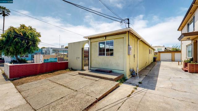 329 29Th St, Richmond, California 94804, 3 Bedrooms Bedrooms, ,1 BathroomBathrooms,Single Family Residence,For Sale,29Th St,41047519
