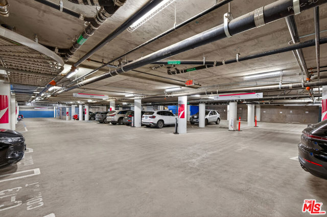 1755 Ocean Avenue, Santa Monica CA: https://media.crmls.org/mediaz/f0a62993-9211-488f-8a77-5ae7f74c5dc9.jpg