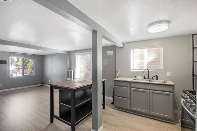 118 Sycamore St, Fremont CA: https://media.crmls.org/mediaz/f0a63b81-8029-4a48-95ae-575ac4460497.jpg