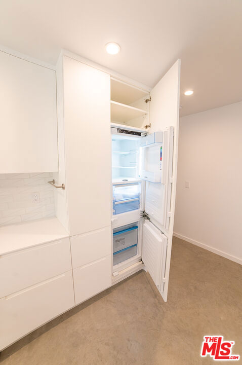 14 Brooks Avenue, Venice CA: https://media.crmls.org/mediaz/f0a67d6e-abba-4b7a-bed0-528480723596.jpg