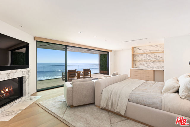 24818 Malibu Road, Malibu CA: https://media.crmls.org/mediaz/f0a6b890-2532-463a-bfa7-71429c75c9a0.jpg