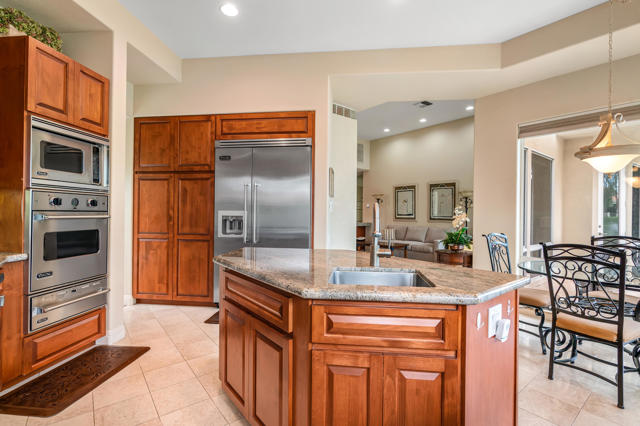 75063 Spyglass Drive, Indian Wells CA: https://media.crmls.org/mediaz/f0a6cf75-6939-4576-8948-b7a5c2ac5860.jpg