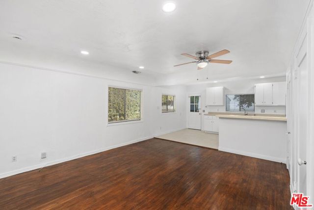 934 N La Jolla Avenue, West Hollywood CA: https://media.crmls.org/mediaz/f0a6dbdd-955d-49bf-9ed0-daa6370a9a94.jpg
