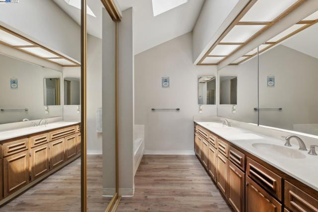 2378 Cheshire Place, San Leandro CA: https://media.crmls.org/mediaz/f0a7635f-cb80-4940-91ec-c67f0420b0f4.jpg