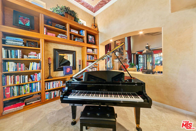 24822 Wooded Vista, West Hills CA: https://media.crmls.org/mediaz/f0a81c91-0eca-42b6-ae1d-474a5ad5fef0.jpg