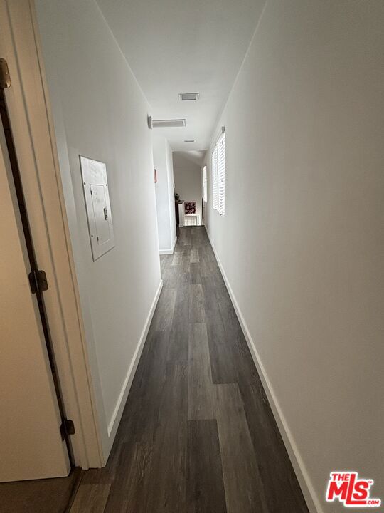 664 Marr Street, Venice CA: https://media.crmls.org/mediaz/f0a89a0c-3e6d-41f6-b072-8981f62d0bd0.jpg