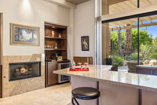 12 Boulder Lane, Rancho Mirage CA: https://media.crmls.org/mediaz/f0a89fa2-4dee-4880-84d6-b944b2cb6a97.jpg