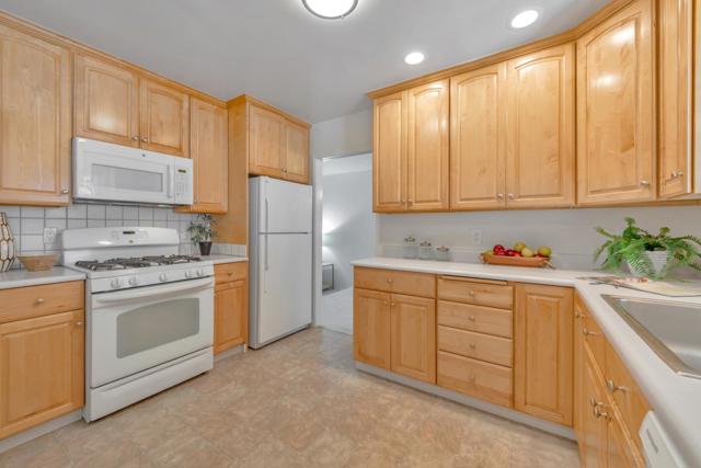 208 Ravenswood Avenue, Menlo Park CA: https://media.crmls.org/mediaz/f0a8a4d5-a6c0-436f-85be-4abd4a6806e6.jpg