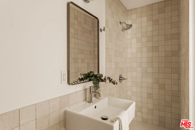 4628 Berryman, Los Angeles CA: https://media.crmls.org/mediaz/f0a92bb2-dea5-4572-a637-484feb38dc99.jpg