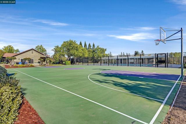 100 Bedford Ct, Danville CA: https://media.crmls.org/mediaz/f0a954a2-7dde-4a1c-a14f-1d4e42e70b56.jpg