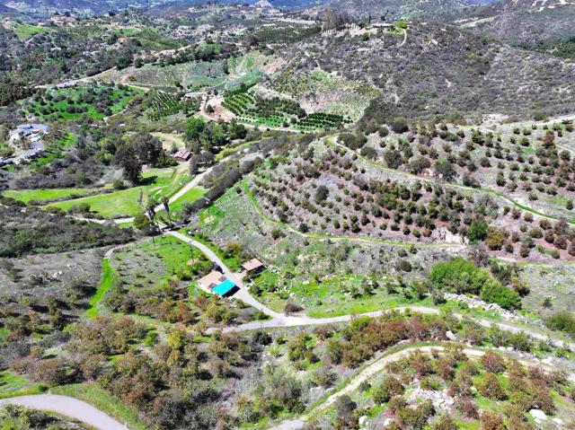 2339 Green Valley Rd, Fallbrook CA: https://media.crmls.org/mediaz/f0a978cd-9303-45bd-b6a0-21f01d6b0ab4.jpg