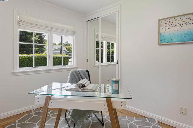 3252 Woodview Dr, Lafayette CA: https://media.crmls.org/mediaz/f0a9f133-2abf-4324-8a5d-c928cfb7d668.jpg