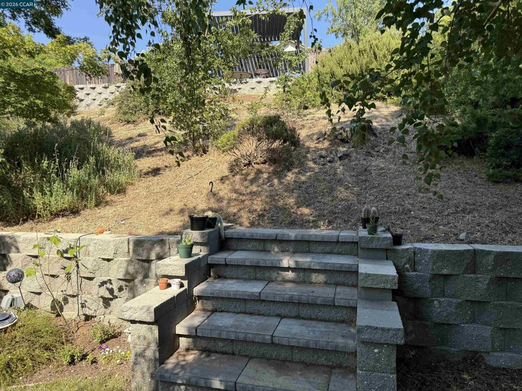 https://media.crmls.org/mediaz/f0aa0a2e-3584-45c3-b16a-9fa9becf6367.jpg?preset=X-Large