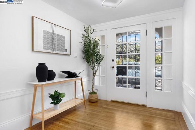 300 Somerset St, San Francisco CA: https://media.crmls.org/mediaz/f0aa3a0e-44be-465b-91cd-1c3eb0d44bf2.jpg