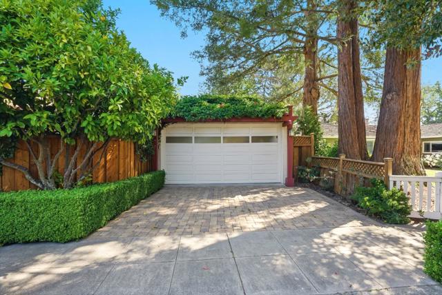 435 Edgewood Road, Redwood City CA: https://media.crmls.org/mediaz/f0aa74f7-4adf-40f3-b3bd-4fdde09cd237.jpg