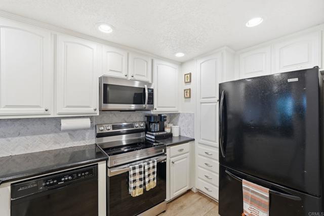 Detail Gallery Image 10 of 39 For 3711 Balboa #B,  San Diego,  CA 92117 - 2 Beds | 2 Baths