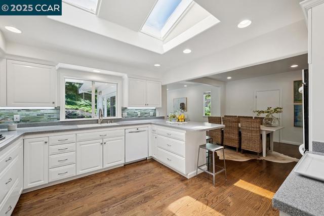 4 Harold Dr, Moraga CA: https://media.crmls.org/mediaz/f0aafb5b-50b9-4231-bec7-1b823e848ce5.jpg