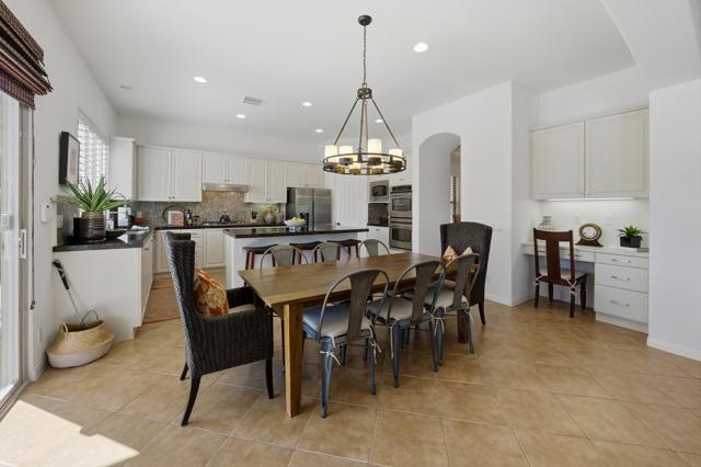 48224 Big Horn Drive, La Quinta CA: https://media.crmls.org/mediaz/f0abc4bd-4521-4139-a0ec-4f7aa36312fb.jpg