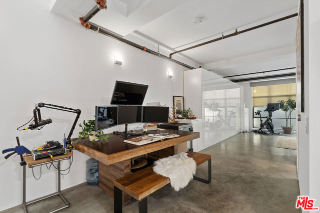 1046 Princeton Drive, Marina del Rey CA: https://media.crmls.org/mediaz/f0ac7f66-b918-46d8-8dba-4050943f8e95.jpg