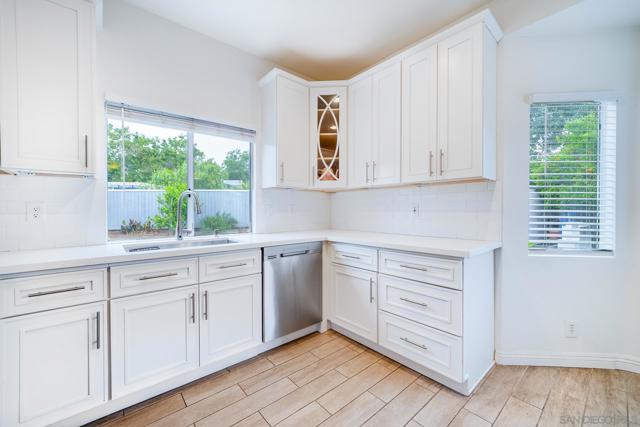 119 Smilax Rd, Vista CA: https://media.crmls.org/mediaz/f0adcd79-80ac-4f02-9f3c-328df37657f0.jpg