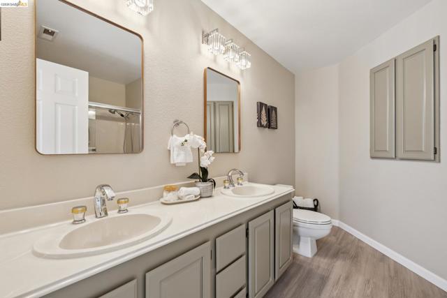 2004 Fries Ct, Martinez CA: https://media.crmls.org/mediaz/f0ade9ba-6a2d-4171-adfa-1debe3619743.jpg