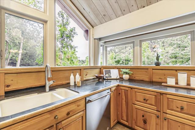 19233 Mountain Way, Los Gatos CA: https://media.crmls.org/mediaz/f0ae1182-6900-42af-a1ab-dbf3e9217db0.jpg
