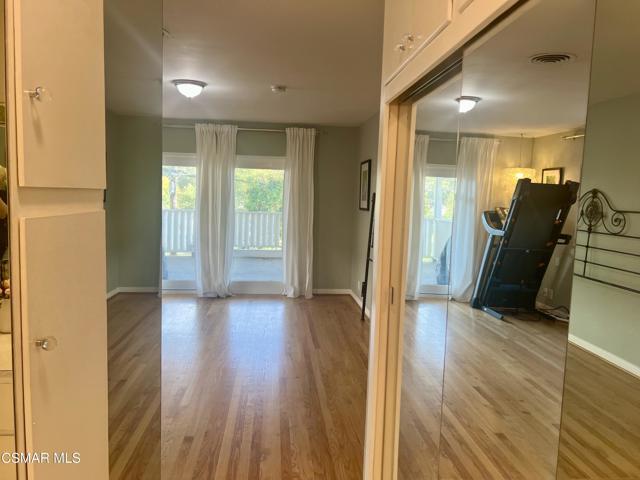 1542 Riverside Drive, Glendale CA: https://media.crmls.org/mediaz/f0aeddf1-7802-48ec-a6a3-edde61e5cc46.jpg