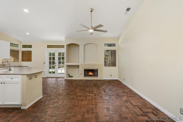 1915 Andrews Ct, Oceanside CA: https://media.crmls.org/mediaz/f0af205d-59c9-456f-a719-79c6c41520ec.jpg