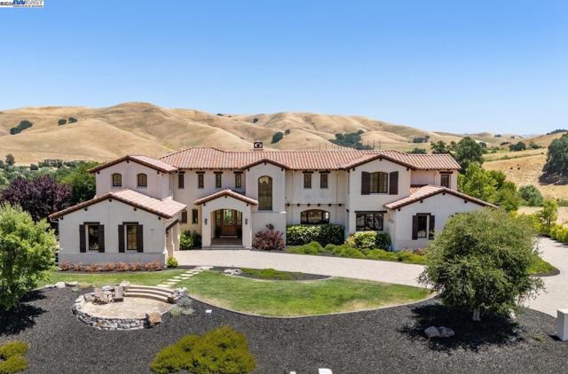 6340 Inspiration Ter, Pleasanton CA: https://media.crmls.org/mediaz/f0af33b1-1194-4e65-8737-61cca6605378.jpg