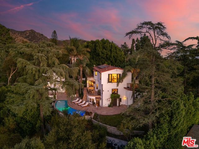 3527 Wonder View Drive, Los Angeles CA: https://media.crmls.org/mediaz/f0af716a-2a02-4f70-9d3b-245cd263a2cc.jpg