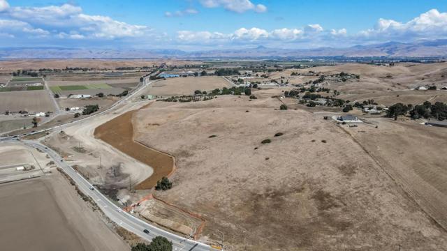 0 Union Road, Hollister CA: https://media.crmls.org/mediaz/f0b050d8-609f-4f95-8bf6-4b124c6587fd.jpg