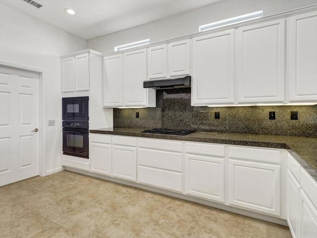 80418 Dumphries Court, Indio CA: https://media.crmls.org/mediaz/f0b0ecde-76f7-490c-8a27-13de4922625f.jpg