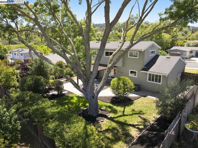 6649 Waverly Rd, Martinez CA: https://media.crmls.org/mediaz/f0b110f3-3624-4a10-b177-41ccf0127501.jpg