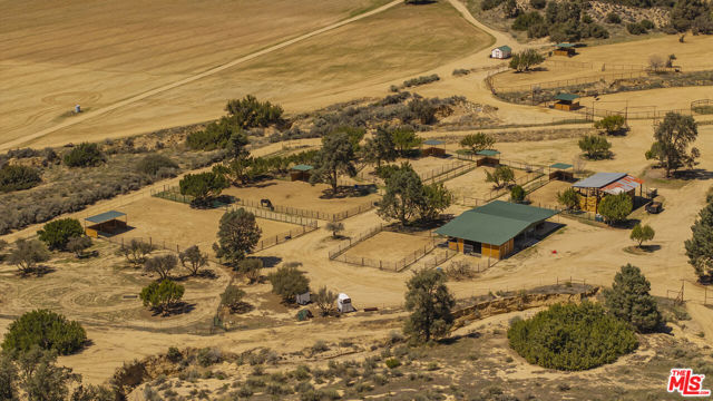 29433 Highway 33 Highway, Maricopa CA: https://media.crmls.org/mediaz/f0b1a674-74fc-4518-8acc-6c65de4fc5dd.jpg