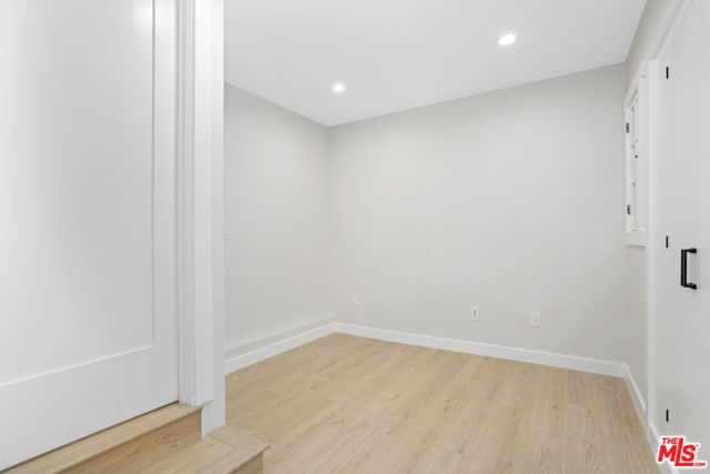 2336 Loma Vista Place, Los Angeles CA: https://media.crmls.org/mediaz/f0b1dc22-c4fc-4198-a59d-d9315816369b.jpg