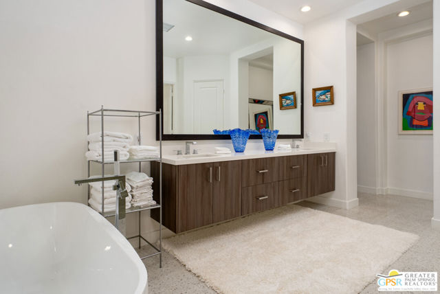 2160 N Hermosa Drive, Palm Springs CA: https://media.crmls.org/mediaz/f0b204b1-0d08-4ec0-bcd3-2c4cf0627f1c.jpg