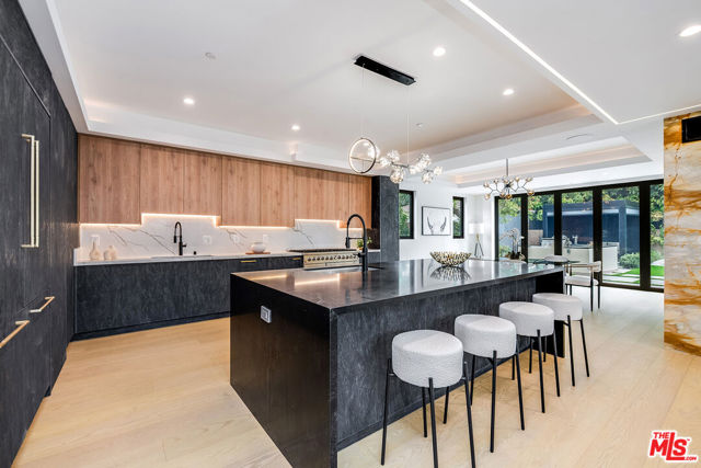 4906 Van Noord Avenue, Sherman Oaks CA: https://media.crmls.org/mediaz/f0b270b6-c5ff-4e64-a61b-7e395a98df80.jpg