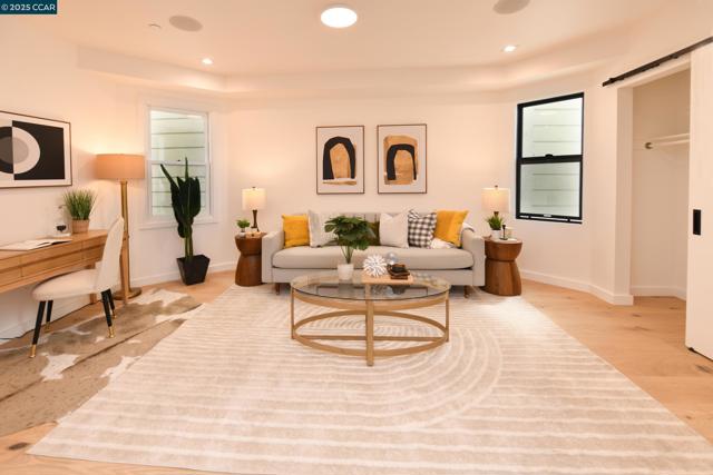 3169 Washington St, San Francisco CA: https://media.crmls.org/mediaz/f0b2d9eb-07d5-4179-9dee-d813545e33f7.jpg
