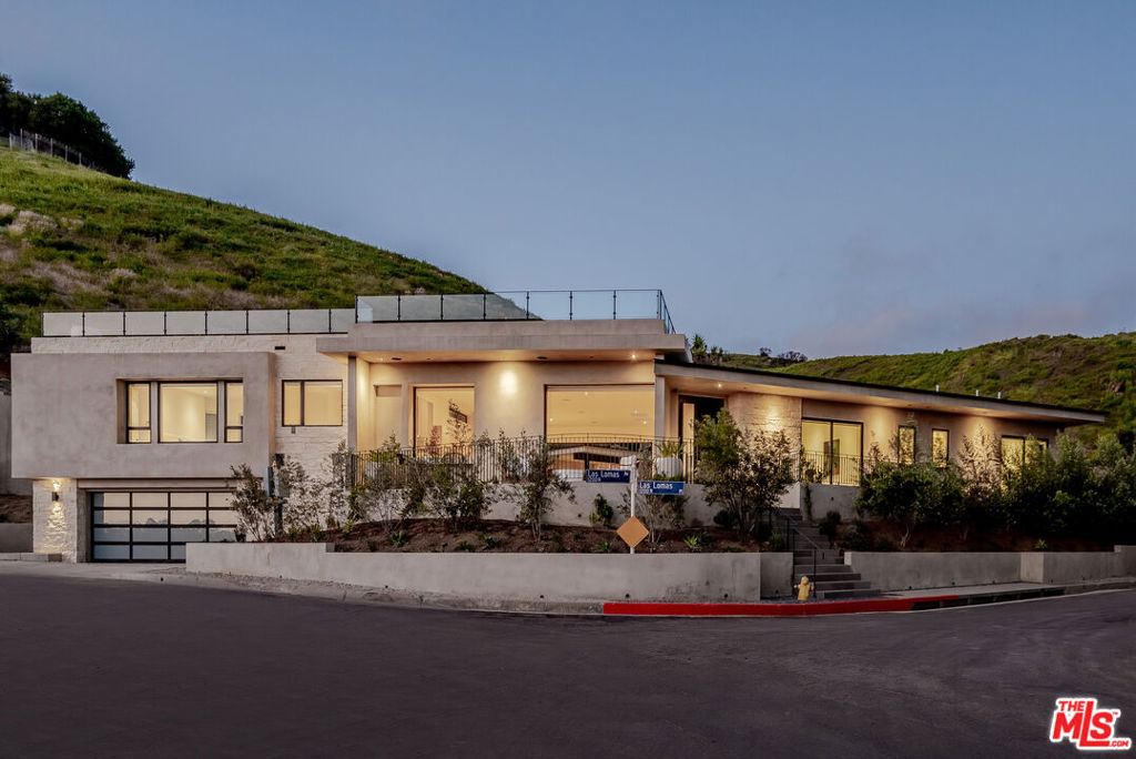 1205 Las Lomas Place