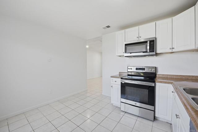 Detail Gallery Image 10 of 29 For 155 Fireside St, Oceanside,  CA 92058 - 3 Beds | 1 Baths