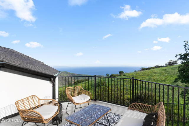 26200 Lockwood Road, Malibu CA: https://media.crmls.org/mediaz/f0b461a5-5259-4400-b729-db717853cb99.jpg