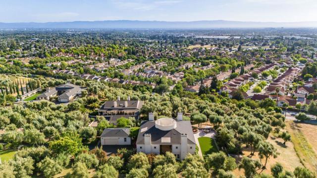 2589 Greenrock Road, Milpitas CA: https://media.crmls.org/mediaz/f0b538af-6cf7-4840-b976-dbda94e16f12.jpg