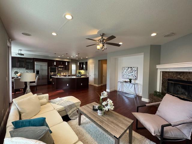 2559 Neptune Court, Tracy CA: https://media.crmls.org/mediaz/f0b53ef0-82e5-434f-81dd-69c630be9318.jpg