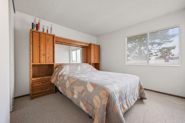 1079 Las Rosas Court, Chula Vista CA: https://media.crmls.org/mediaz/f0b5874a-98f0-4d60-a666-babe050d9e30.jpg