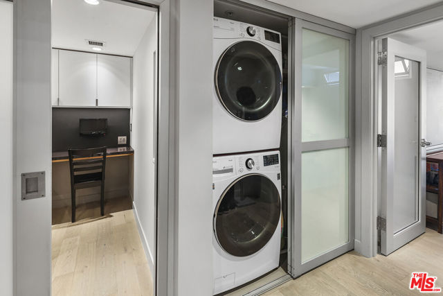 13700 Marina Pointe Drive, Marina del Rey CA: https://media.crmls.org/mediaz/f0b59245-e501-49e4-a729-1c207ea4b11f.jpg